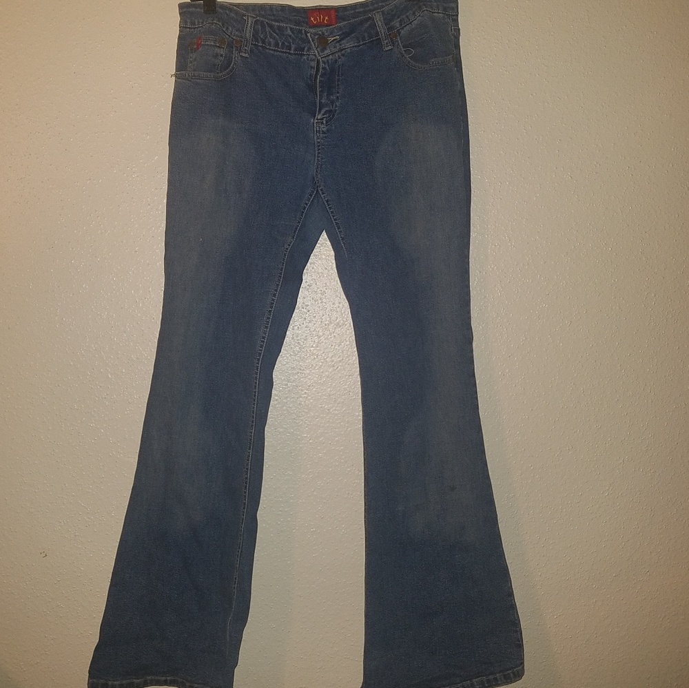 Women's slightly flared jeans.